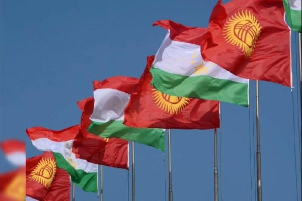 KRG: Камчыбек Ташиев вылетел в Таджикистан